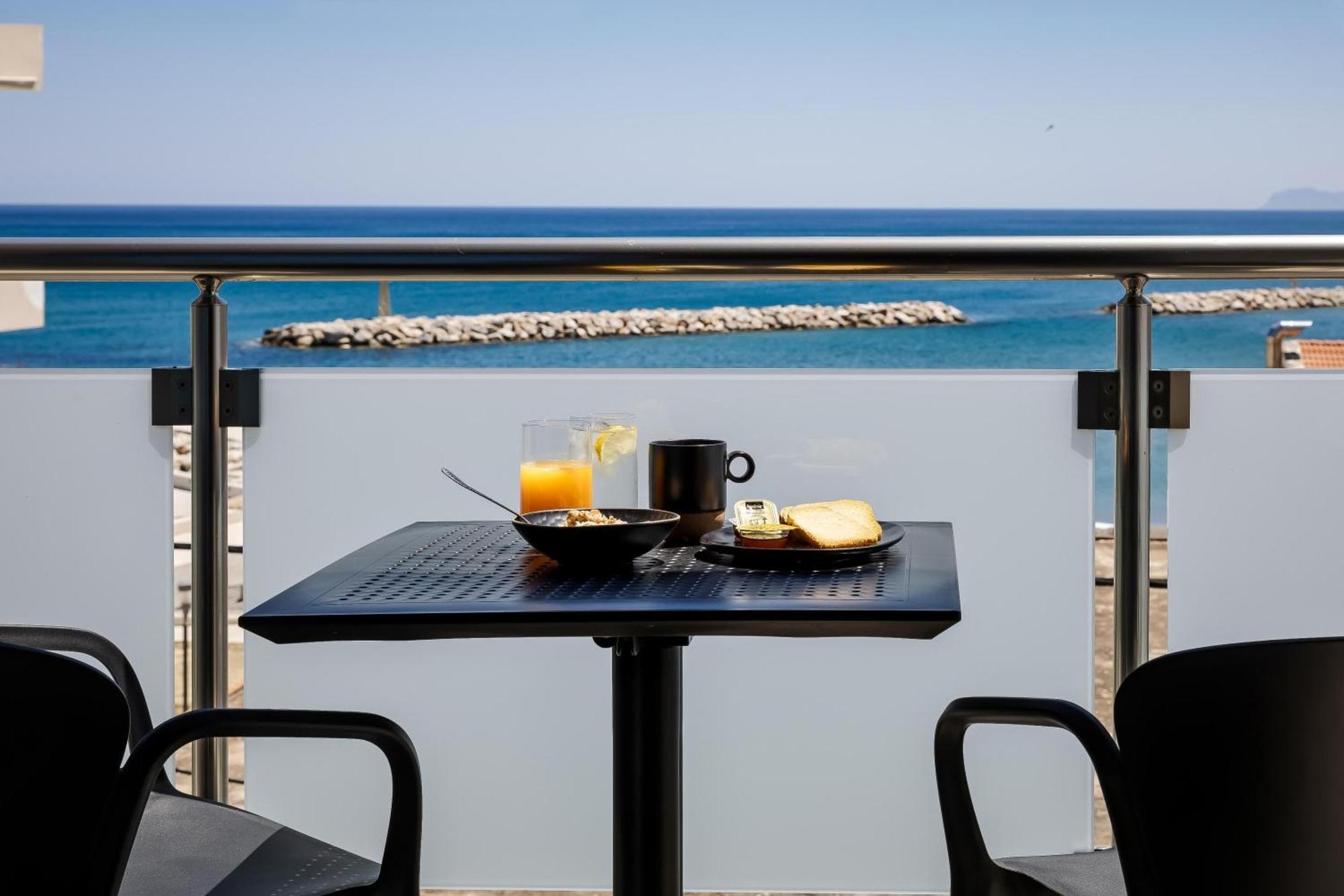 Iria Sea View Apartmán *